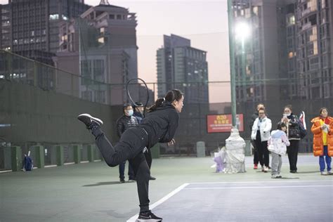 国家网球队队员朱琳执教合肥市星月湾网球俱乐部-搜狐大视野-搜狐新闻