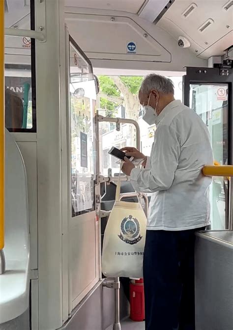 @长沙老年乘客！65岁以上凭身份证可免费乘坐长沙地铁和公交_市州动态_交通频道