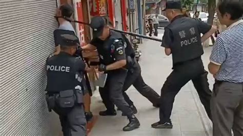 网传南部县发生持刀伤人事件，多人遭砍伤，警方：嫌疑人已抓获