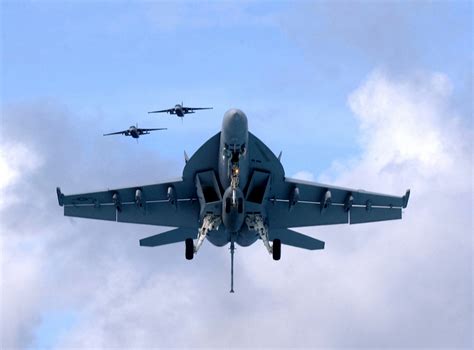 俄军大批战机进驻叙利亚 机场内一眼望不到头