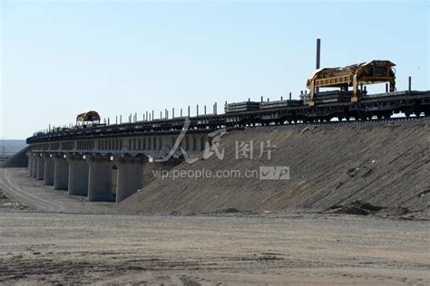 新疆哈密：国道331线淖毛湖至三塘湖公路项目进入紧张施工阶段-人民图片网