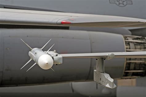 美军f16战斗机翼尖挂载的导弹_高清图片_全景视觉