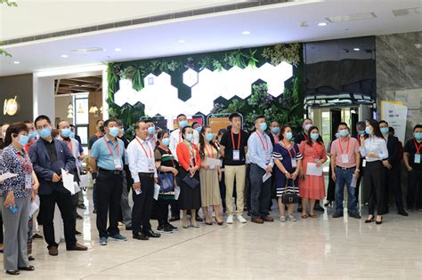 “侨商进渭南”活动在渭南创新创业孵化器举办