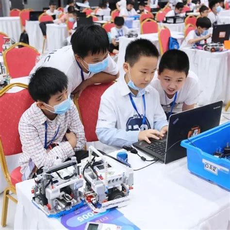 预祝新东方i机器人编程学员在IRO国际机器人奥林匹克大赛再创佳绩！