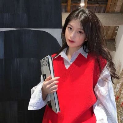 温柔红色女生头像