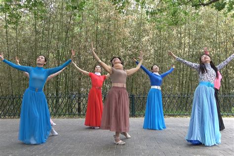 广场舞《我的玫瑰卓玛拉》歌曲优美动听，舞姿柔美好看_凤凰网视频_凤凰网