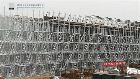 盘扣式脚手架搭设的安全爬梯在深基坑施工中的应用效果对比 - 天津中租联路桥工程有限公司