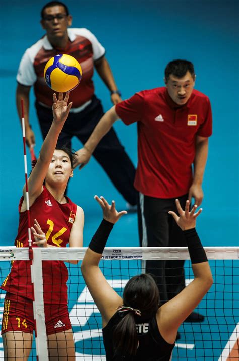 U21女排世锦赛八强复赛：庄宇珊21分 中国女3：0墨西哥_东方体育