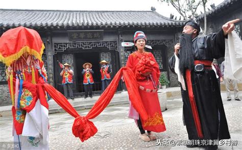 贵州安顺：闹市区上演传统婚礼 八抬大轿迎娶俏新娘-贵州旅游在线