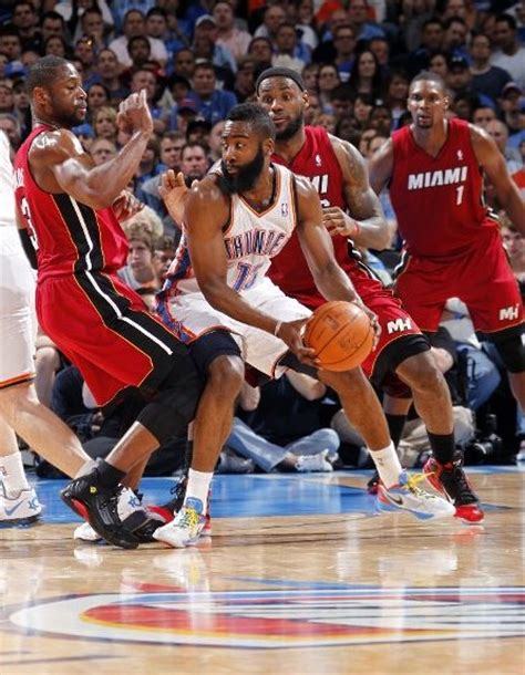 历史上的今天6月21日_2012年迈阿密热火队在2012年NBA总决赛中击败俄克拉何马城雷霆，获得2011-12 NBA赛季的总冠军。