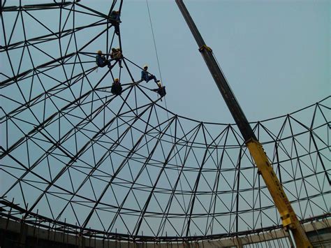 钢结构网架加工过程中对操作人员有哪些要求_云南恒久钢结构工程有限公司