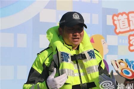 济南交警24小时值守高速公路收费站_图说_中国山东网