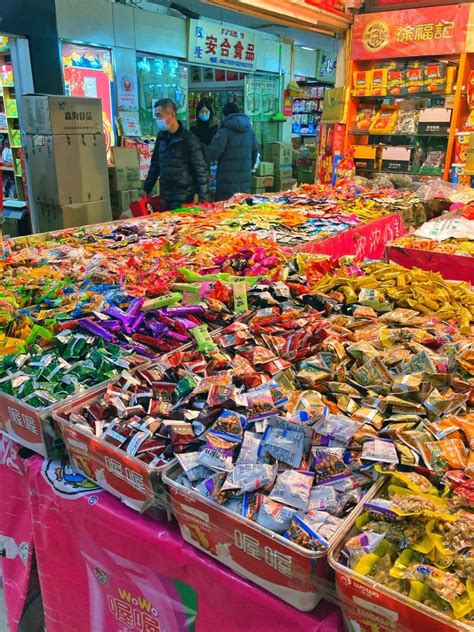西安超大的零食批发市场！啥都有、巨便宜！来逛记得扛麻袋！_巧克力