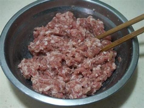 肉馅打水，要分清牛肉、羊肉、猪肉，大厨秘制做法，肉馅鲜嫩多汁_花椒_肥瘦_比例