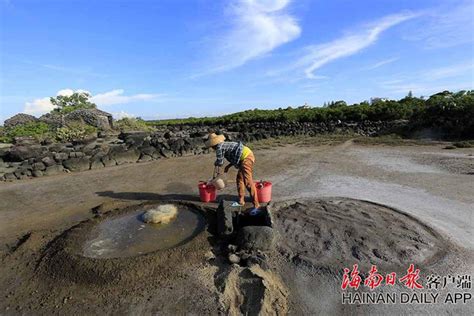 西藏芒康盐井千年盐田 犹如巧克力般洒落在澜沧江河谷