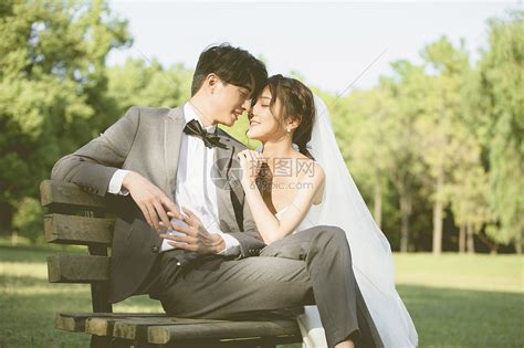 年轻夫妻婚纱照高清图片下载-正版图片501651267-摄图网