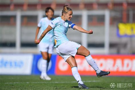 国际米兰女足在意大利女子足球联赛中2比3不敌罗马...