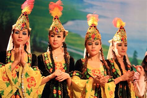 这四位来自新疆的美女，不知道你最喜欢哪一个呢？__财经头条