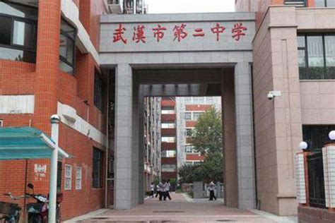 曝光！2018年武汉60所高中录取分数排名及27所重点学校招生人数来了！_学生
