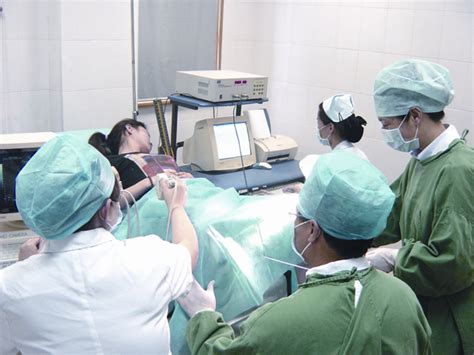 武汉一妇产科医生工作36小时参与10台手术，就地睡着_绿政公署_澎湃新闻-The Paper