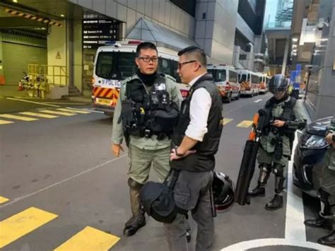 从大头绿衣到全天候蓝色制服——香港警队警察制服的变迁