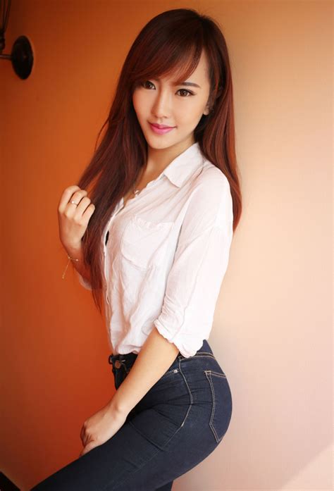 白衬衫甜美女生头像图片
