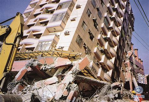 地震时,住在高楼层真比低楼层更危险吗?到底哪个楼层更安全?__财经头条