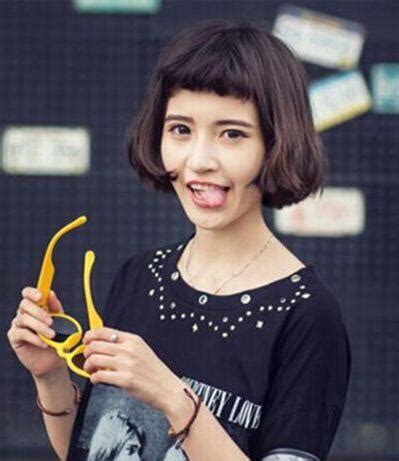 美女的奶波波图片