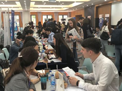 第七届留学生实习与就业专场招聘会成功举办-上海交通大学安泰经济与管理学院