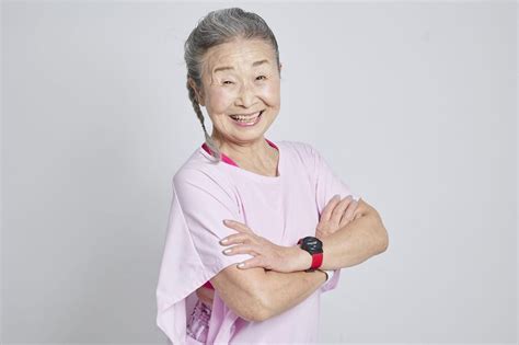 进驻国内短视频平台，近百岁健身奶奶传递健身自律正能量_京报网