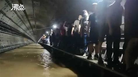 郑州京广快速路下穿隧道仍有一米深积水 疑似有儿童在附近失联_凤凰网