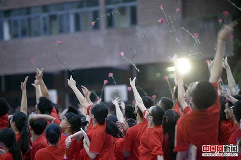 重庆杨家坪中学：送给高考学子的“奢华”毕业典礼_新闻中心_中国网
