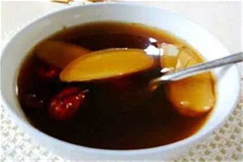 红糖姜水的功效与作用 也叫姜汤是民间广为流传的一种