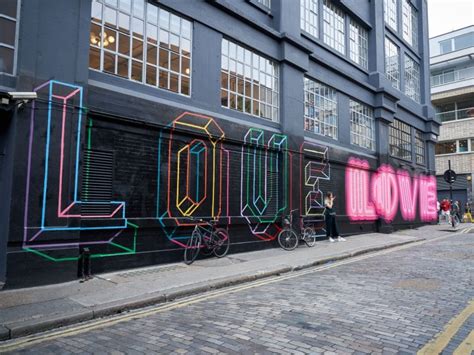伦敦街头爱情壁画-公共环境案例-筑龙园林景观论坛