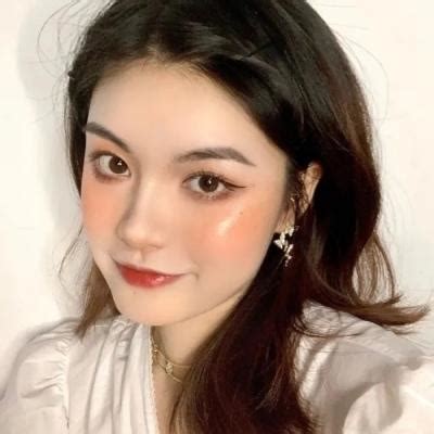 精致甜美女生的头像