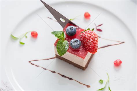 树莓慕斯蛋糕高清图片下载-正版图片500809048-摄图网