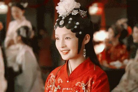李沁在18岁出演薛宝钗，真的是最美薛宝钗呀！