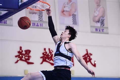 360体育-官方：张镇麟正式升入辽篮一队 签下两年新秀合同