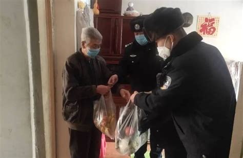 菜饭送上门、背急病老人下楼……上海公安部署关爱独居老人工作|派出所|民警|公安_新浪新闻