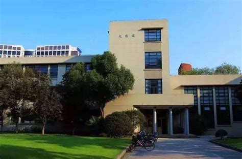 同济大学在哪里（实拍上海同济大学，中国著名百年老校，校园景色堪比公园） | 说明书网