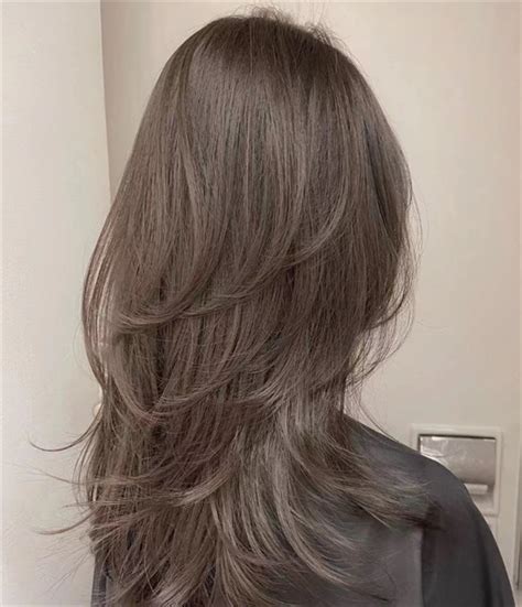 黄黑皮发型甜美女生头像