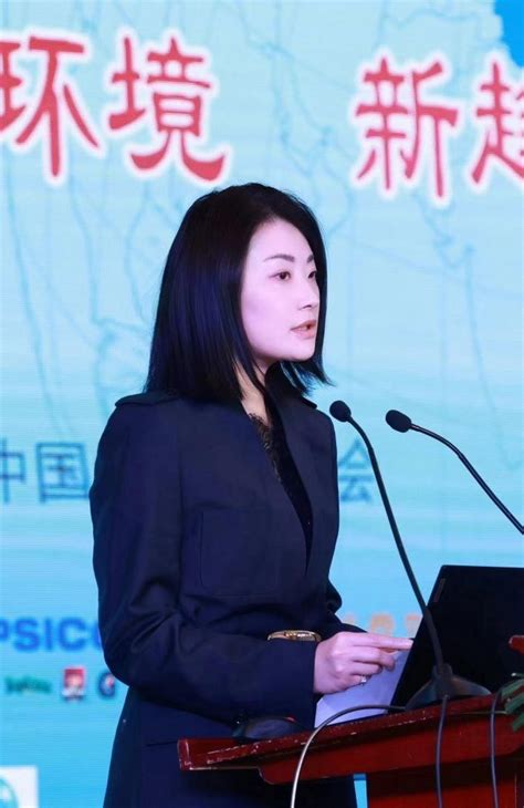 宗馥莉接下娃哈哈集团总经理之位 二代继承人正式上场了_手机新浪网