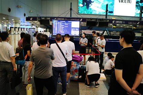 东航在首都机场值机大厅启用航班延误电子屏显 - 民用航空网
