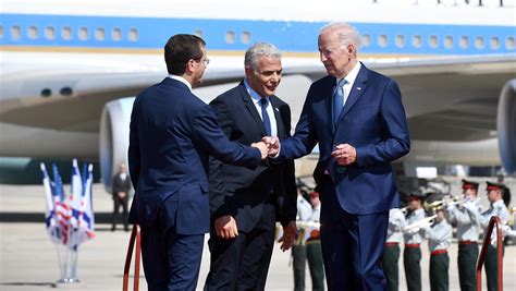以色列总理抵达北京机场