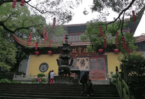 绿荫中的杭州灵隐寺寺庙高清图片下载-正版图片501023033-摄图网