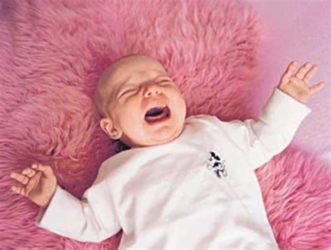 一个月婴儿晚上哭闹的原因（新生儿夜里总是哭）-幼儿百科-魔术铺