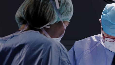 科创思维“升级”外科手术：全国首例AI人眼追踪+裸眼3D腔镜手术实现-健康界