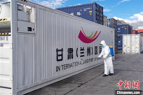 甘肃省援助拉萨700吨生活物资“乘”冷链专列抵达_西藏新闻_中国西藏网
