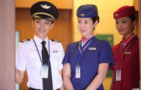 中国机长：杨颖成“最美空姐”，一出场抢尽女主风头，圈粉无数