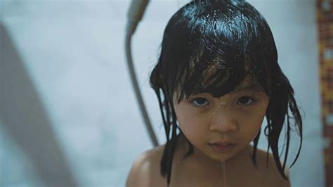 小女孩正在洗澡—高清视频下载、购买_视觉中国视频素材中心